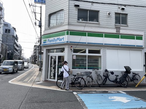 コンビニ　ファミリーマート 上戸田二丁目店（コンビニ）まで219m