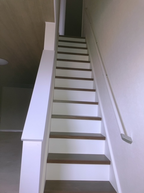 玄関　2階への階段