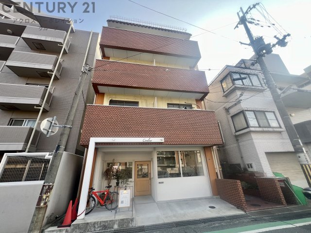 建物外観　居住者専用のごみ置き場があります。
