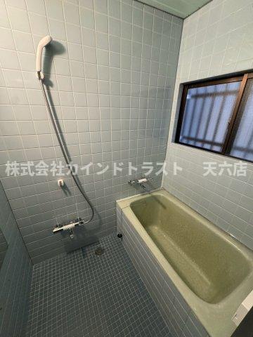 バス・シャワールーム　落ち着いた空間のお風呂です