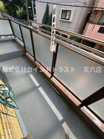 バルコニー　外からの目が気にならないバルコニーで洗濯物が干せます