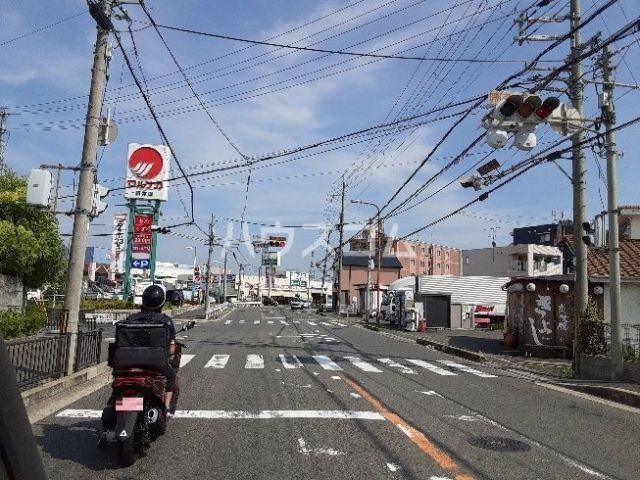 スーパー　マルナカ（スーパー）まで676m