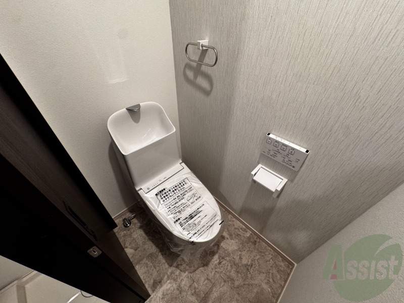 トイレ　こちらはトイレです。ピカピカなトイレで、気持ちも良いですね。