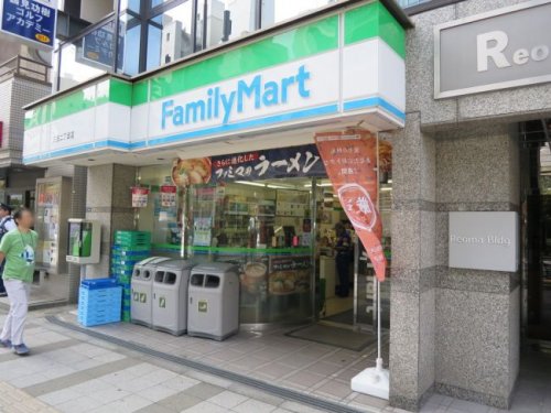 コンビニ　ファミリーマート三田二丁目店（コンビニ）まで114m