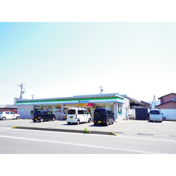 コンビニ　ファミリーマート長野松岡店（コンビニ）まで261m