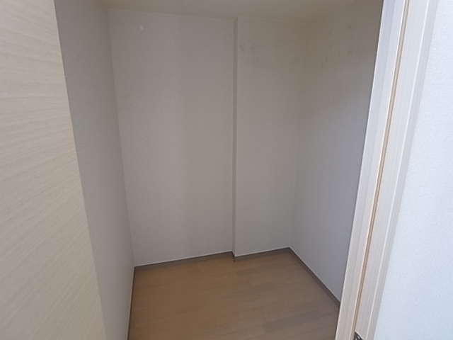 収納　ウォークインクローゼットで収納たっぷり使えます。