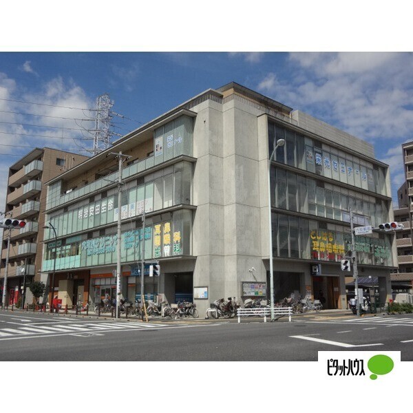 郵便局　足立六町郵便局（郵便局）まで397m