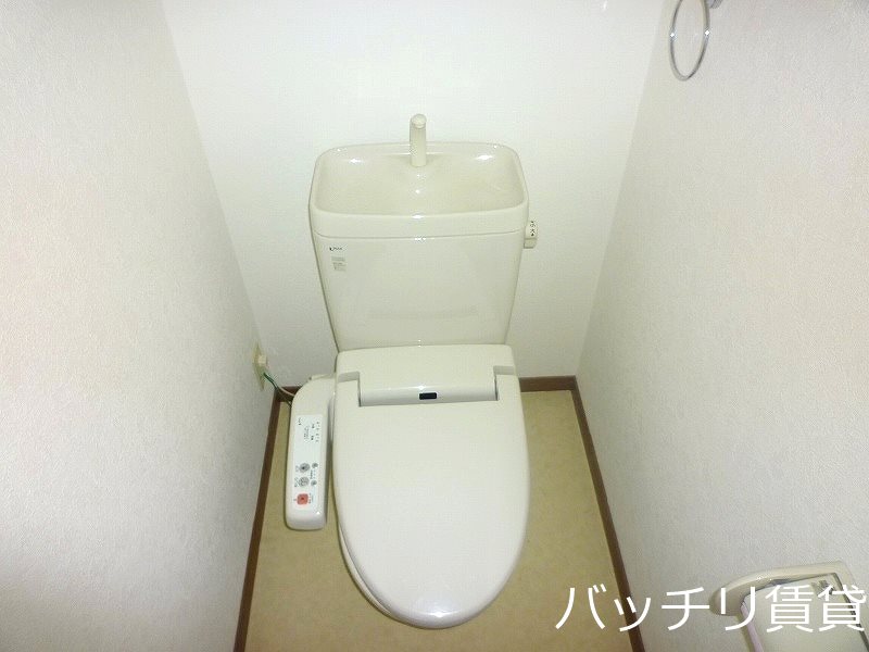 トイレ　画像は別号室タイプの為、現状を優先致します。