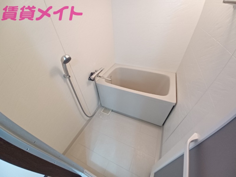 バス・シャワールーム　別部屋反転参考写真です
