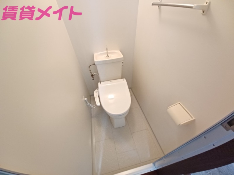 トイレ　別部屋反転参考写真です