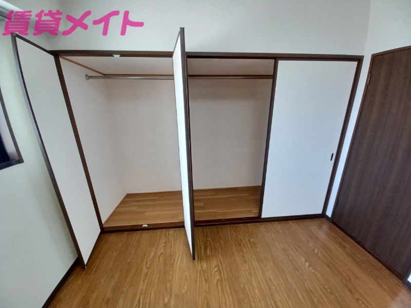 収納　別部屋反転参考写真です