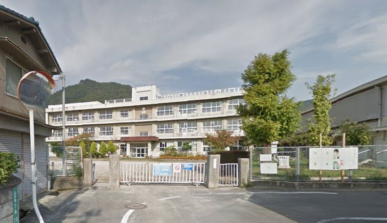 小学校　福山市立泉小学校（小学校）まで395m