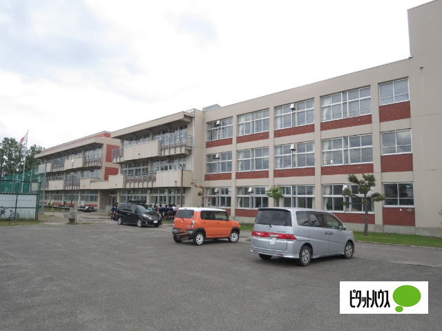 中学校　旭川市立明星中学校（中学校）まで962m