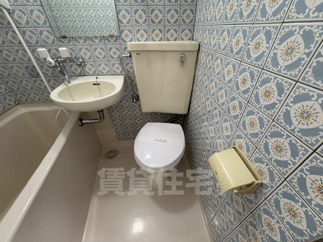 地下鉄御堂筋線 新大阪駅 徒歩7分 11階建 築43年のトイレ写真
