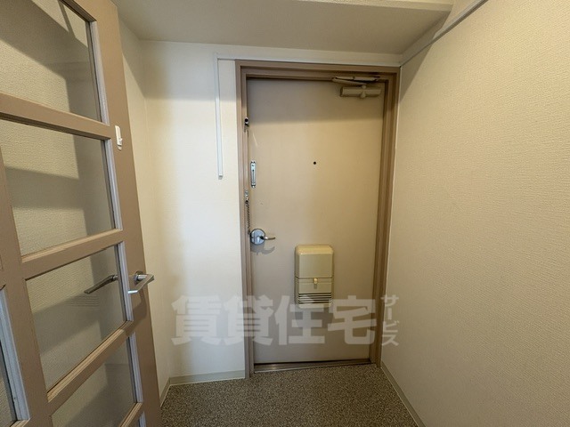 地下鉄御堂筋線 新大阪駅 徒歩7分 11階建 築43年の玄関写真