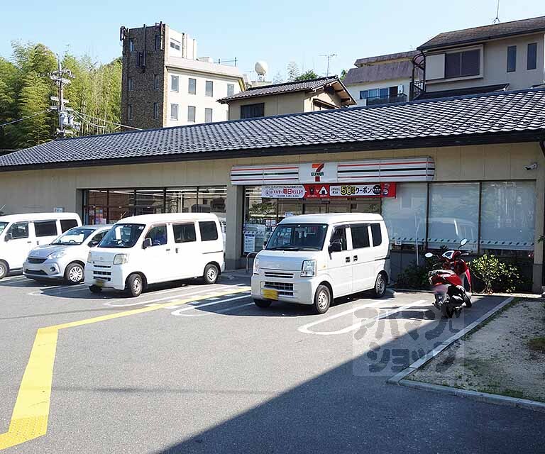 コンビニ　セブンイレブン山科日ノ岡店（コンビニ）まで300m