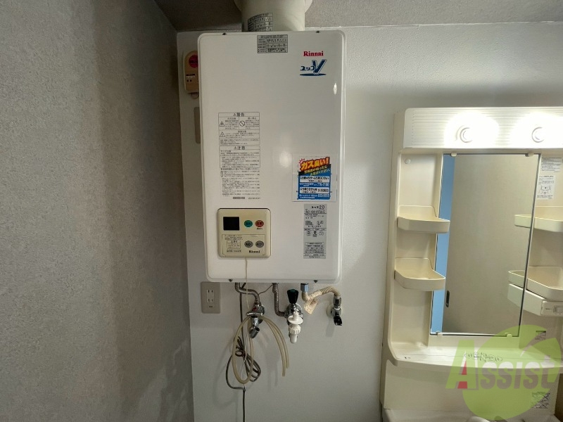 その他設備　給湯器は簡単操作で温度調整ができますよ。