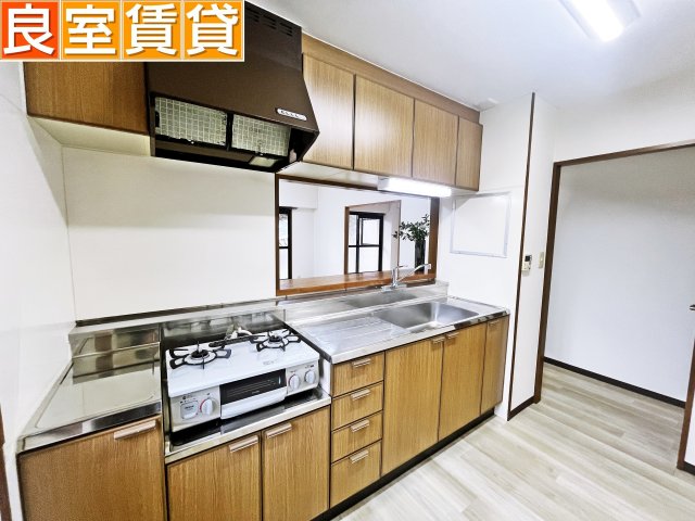 キッチン　※写真は同物件の別部屋のものを流用しております。現状を優先し