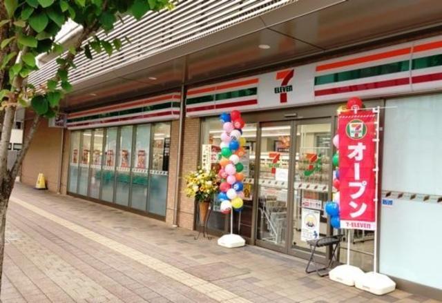 コンビニ　セブンイレブン小田急経堂テラスガーデン店（コンビニ）まで613m