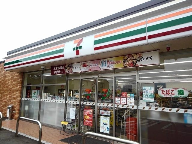 コンビニ　セブンイレブン新宮東下府店（コンビニ）まで600m