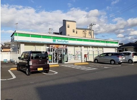 コンビニ　ファミリーマート横須店（コンビニ）まで881m