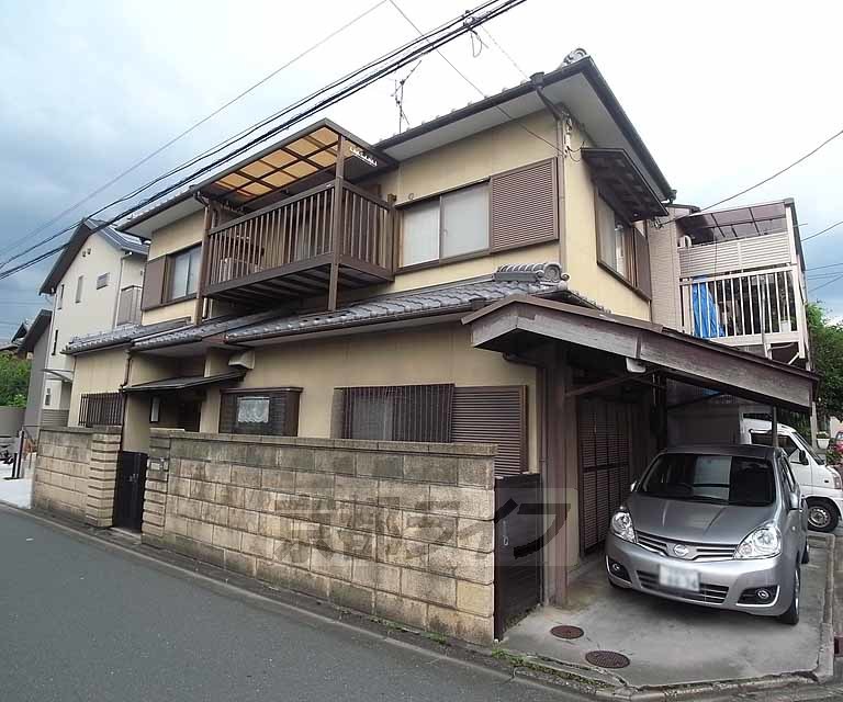 建物外観　角地の貸家です。