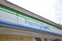 コンビニ　ファミリーマート 板橋坂下三丁目店（コンビニ）まで8m