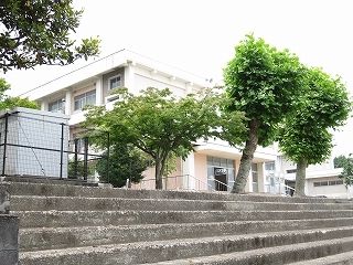 小学校　鶴見小学校（小学校）まで400m