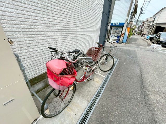 駐車場　敷地内には入居者専用の駐輪スペースもあります。