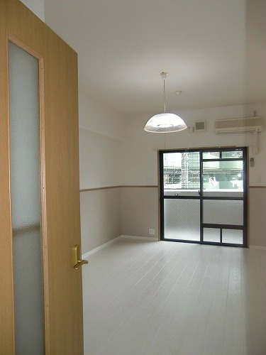 その他部屋・スペース　洋室部分は9.2帖の収納付きなのでお部屋スペースを広く使用で