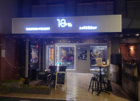 飲食店　18 Cafe(エイティーンパーセントカフェ)（飲食店）まで72m