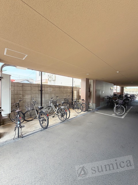 その他共有部分　屋根付き駐輪場が嬉しいです♪♪