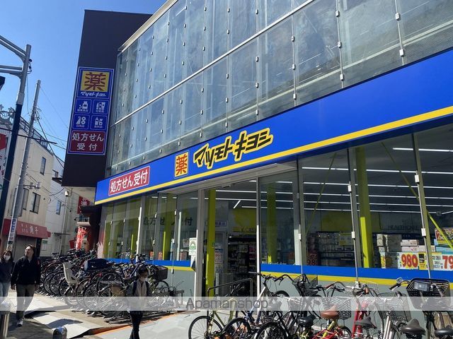 ドラックストア　マツモトキヨシ千歳船橋駅前店（ドラッグストア）まで712m