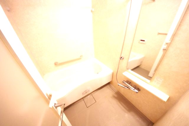 バス・シャワールーム　写真は同タイプ住居です。