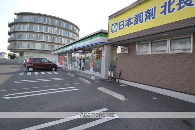 コンビニ　ファミリーマート（コンビニ）まで2232m