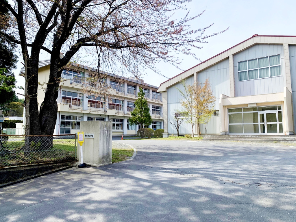 小学校　八戸市立中居林小学校（小学校）まで768m
