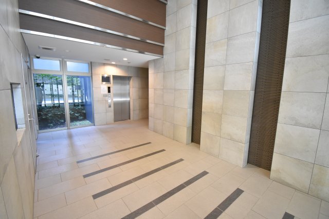 プレサンス南森町駅前の外観写真