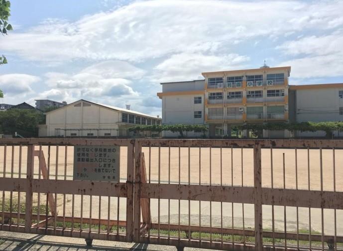 小学校　北九州市立若園小学校（小学校）まで620m