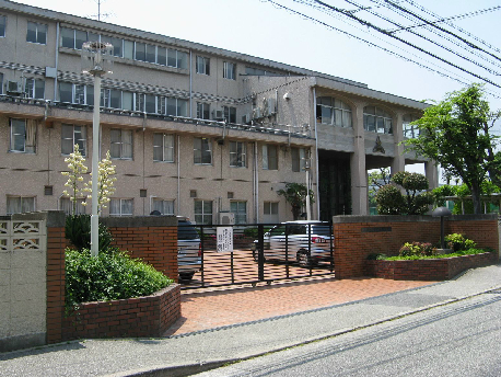高校・高専　兵庫県立芦屋高等学校（高校・高専）まで85m