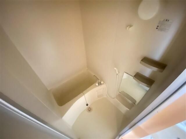 バス・シャワールーム　コンパクトで使いやすいお風呂です