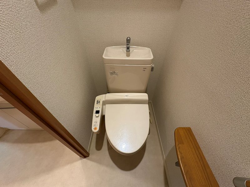 京王線 上北沢駅 徒歩14分 2階建 築20年のトイレ写真