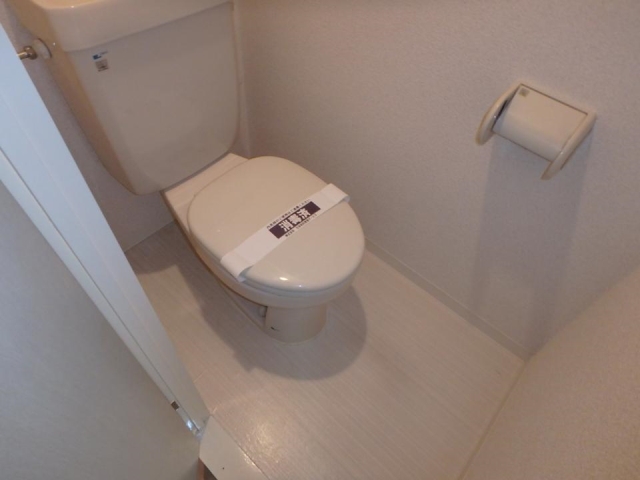 東急世田谷線 下高井戸駅 徒歩6分 9階建 築29年のトイレ写真