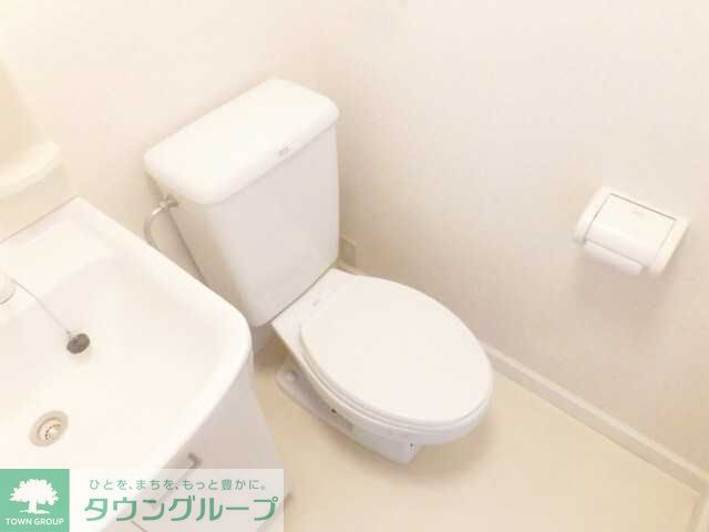 東急大井町線 尾山台駅 徒歩13分 3階建 築19年のトイレ写真