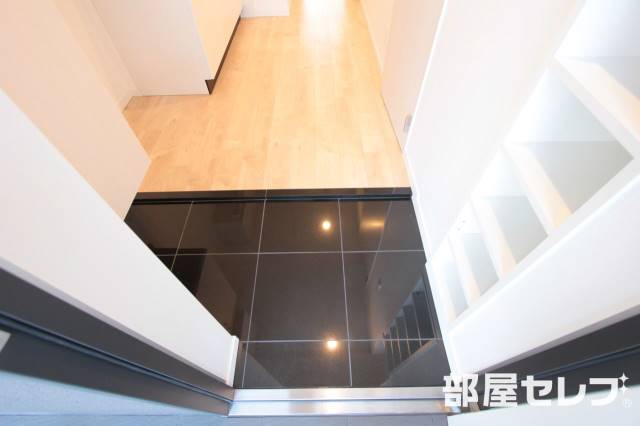 玄関　２０３号室写真