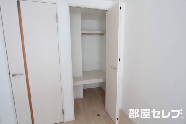 収納　２０３号室写真