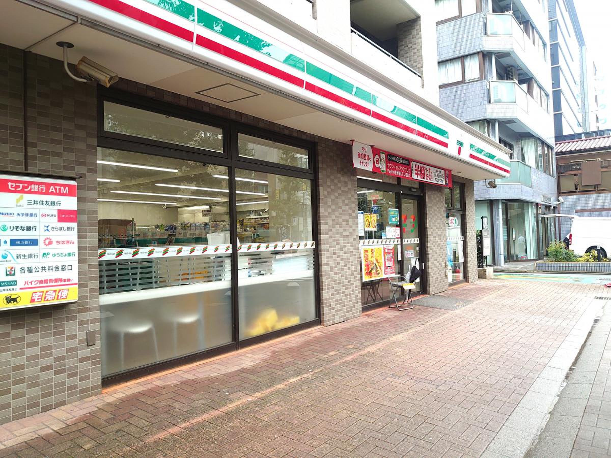 コンビニ　セブンイレブン中野中央店（コンビニ）まで156m