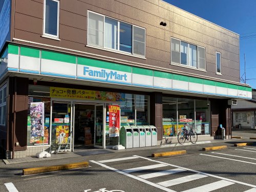 コンビニ　ファミリーマート 新根塚町二丁目店（コンビニ）まで594m