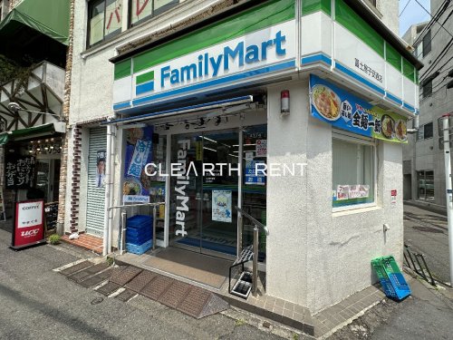 コンビニ　ファミリーマート 冨士屋子安通店（コンビニ）まで179m