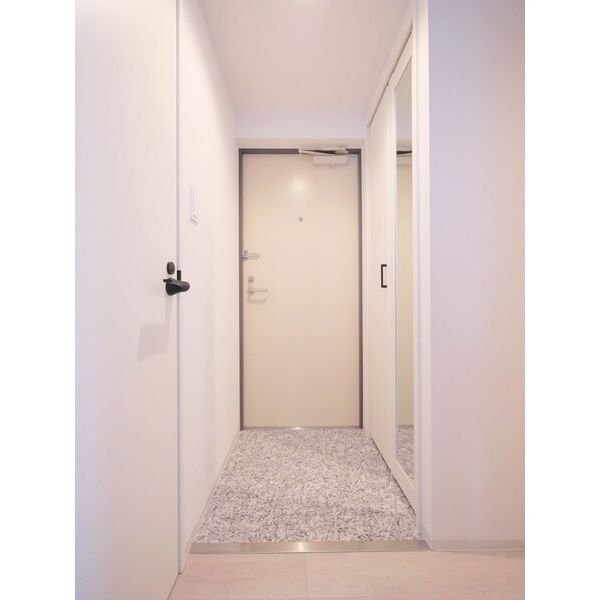 玄関　スッキリ広々とした玄関回りです♪