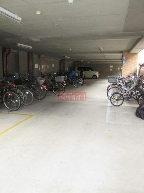 駐車場　同建物参考写真